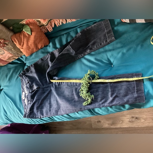 Old Navy jean capris. - Picture 8 of 9